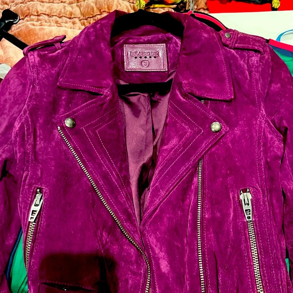 BLANKNYC Small suede biker jacket in a stunning purple/ magenta color. - Picture 4 of 9
